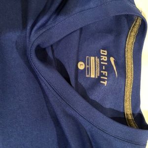 Nike  tee